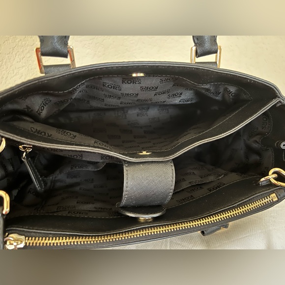 Michael Kors crossbody bag. - Picture 5 of 5